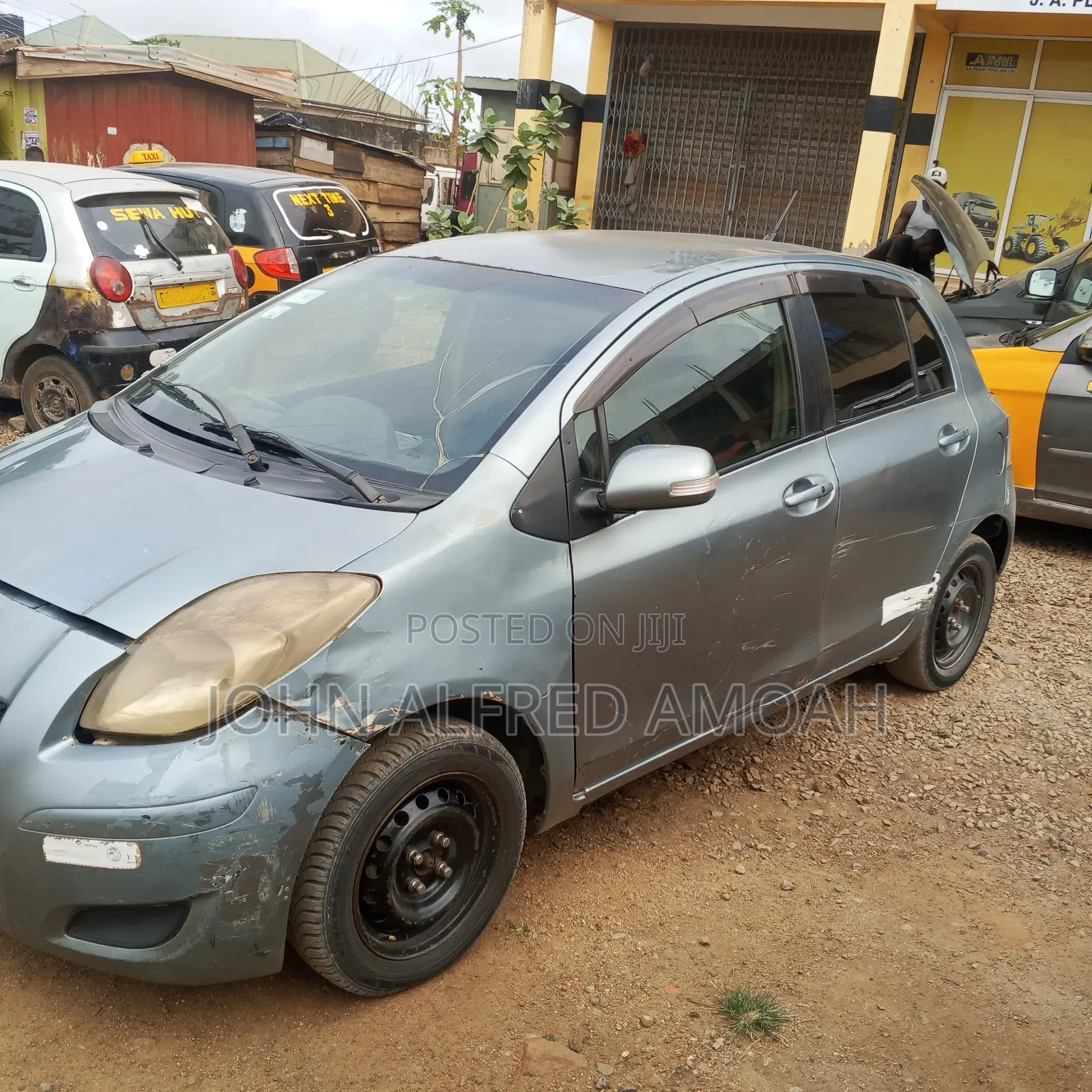 Toyota Vitz 2010 Silver
