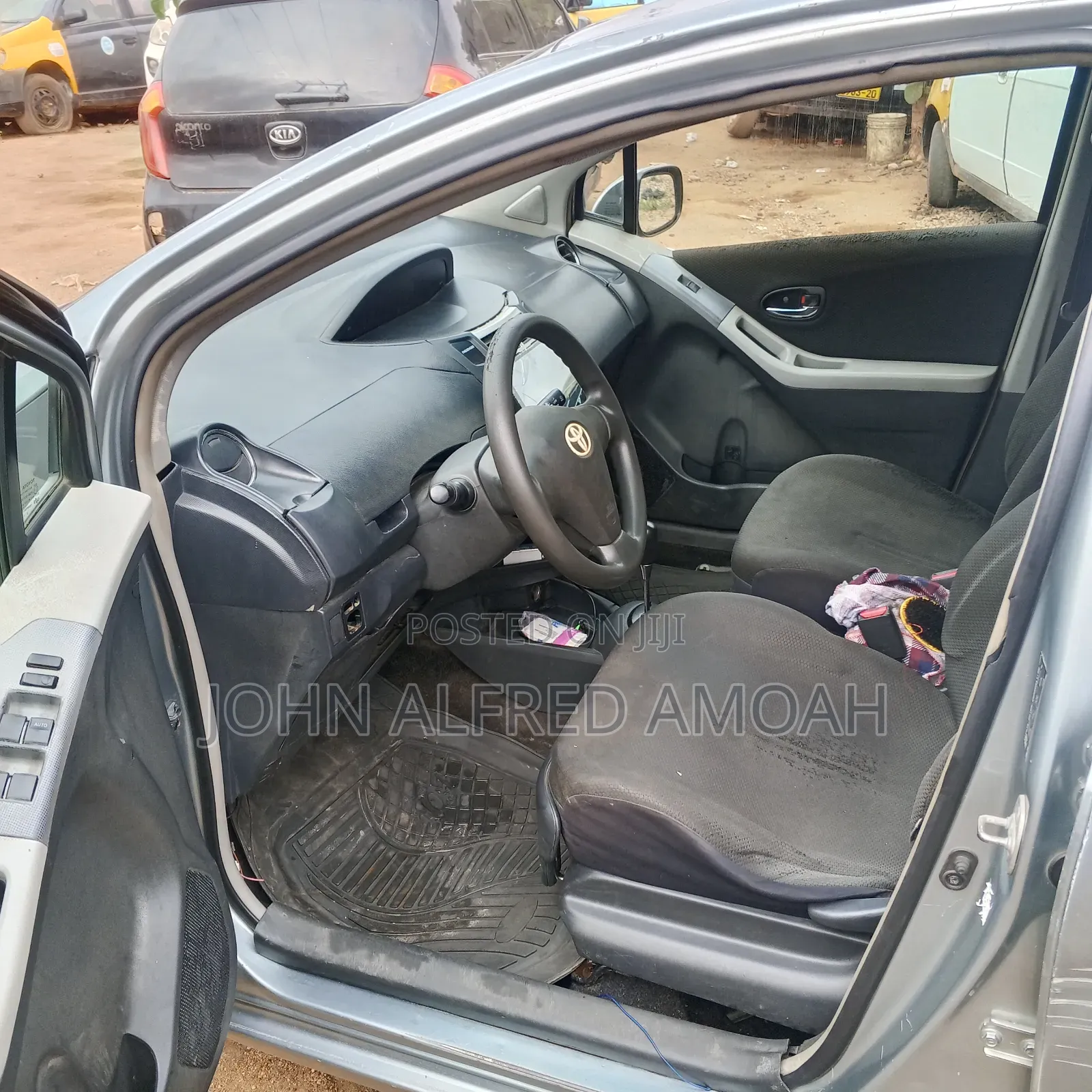 Toyota Vitz 2010 Silver