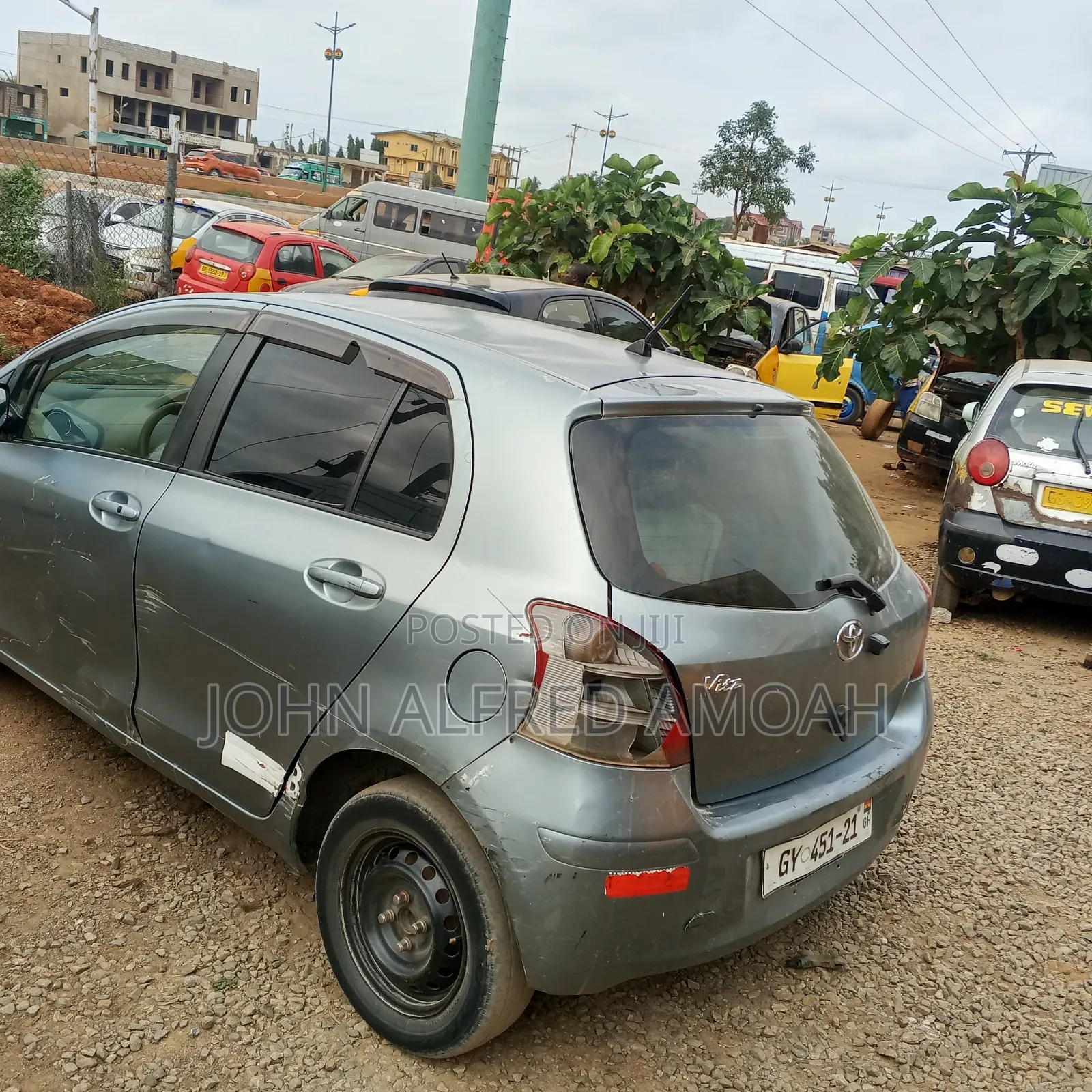 Toyota Vitz 2010 Silver