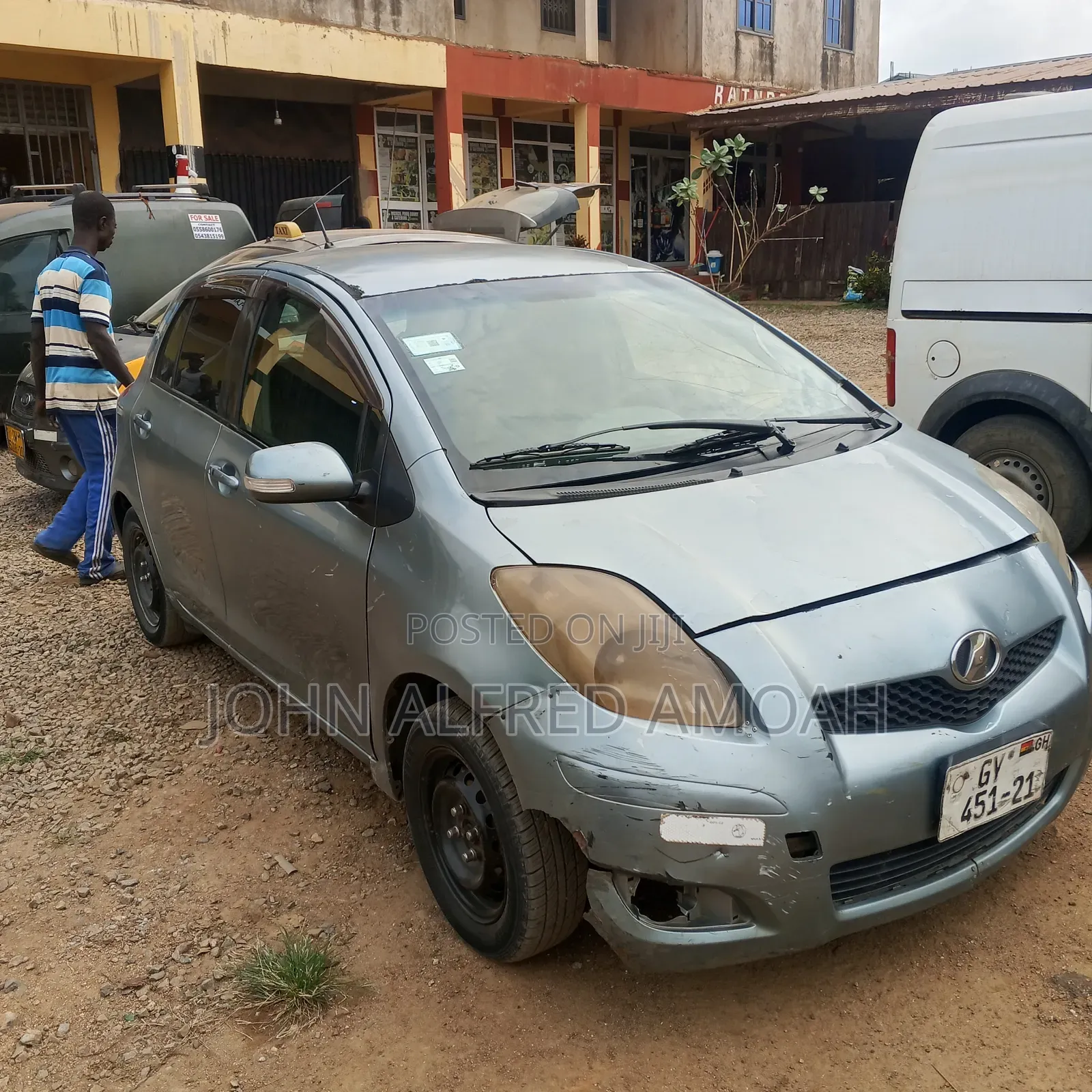 Toyota Vitz 2010 Silver