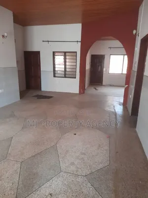 4bdrm House in Golf Estate, Community 25 for sale