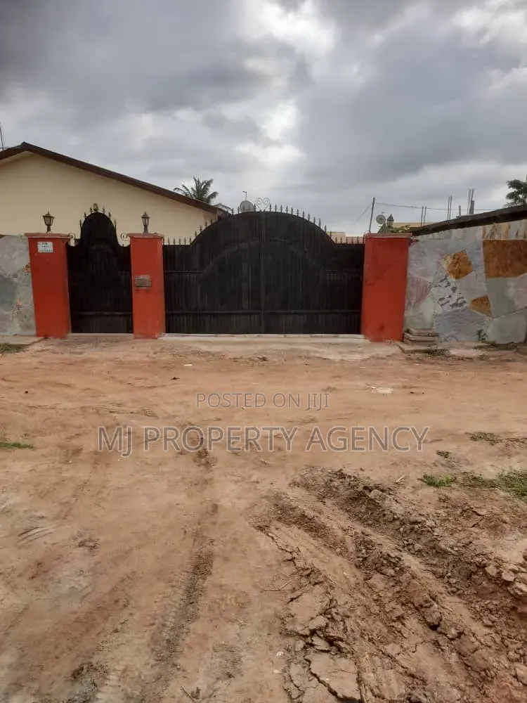 4bdrm House in Golf Estate, Community 25 for sale