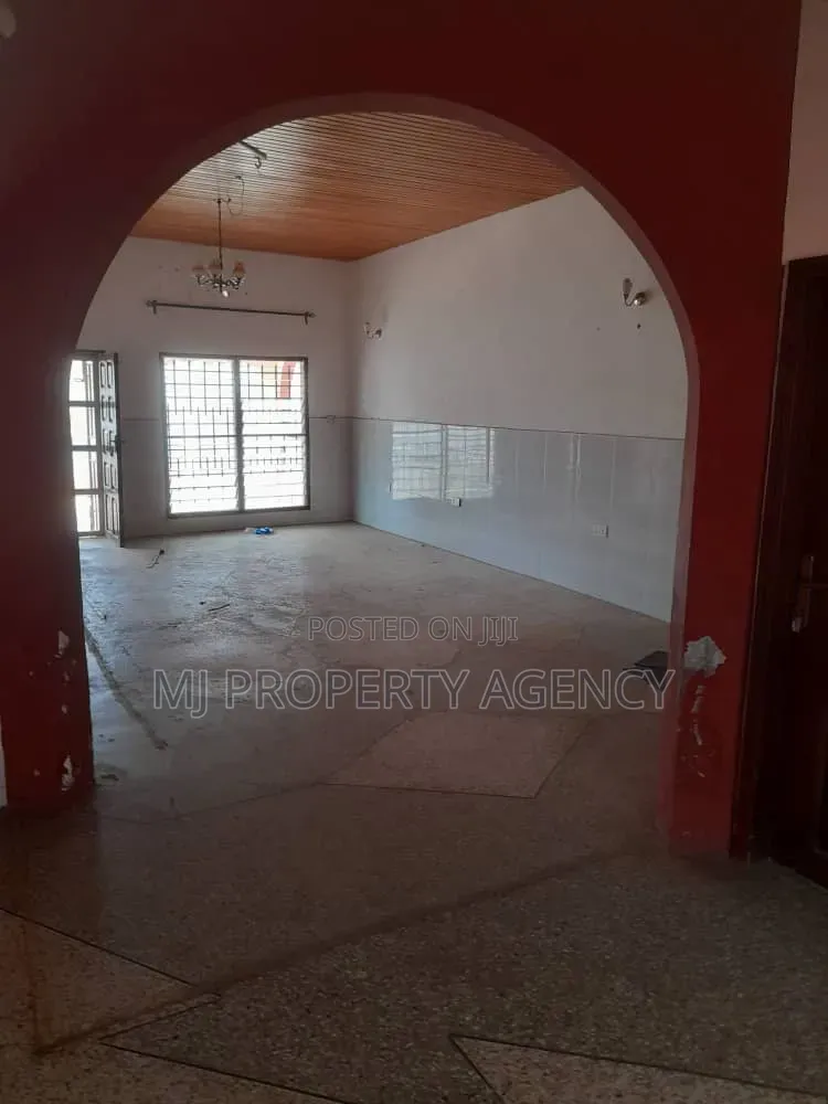 4bdrm House in Golf Estate, Community 25 for sale