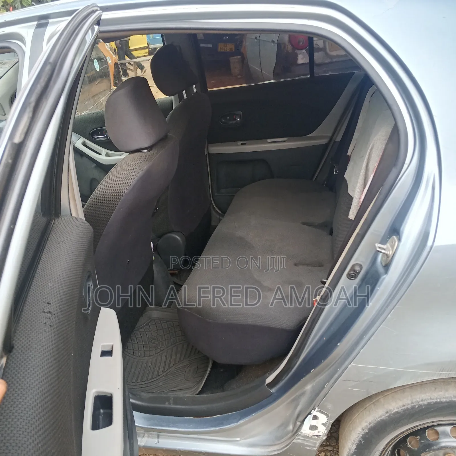 Toyota Vitz 2010 Silver