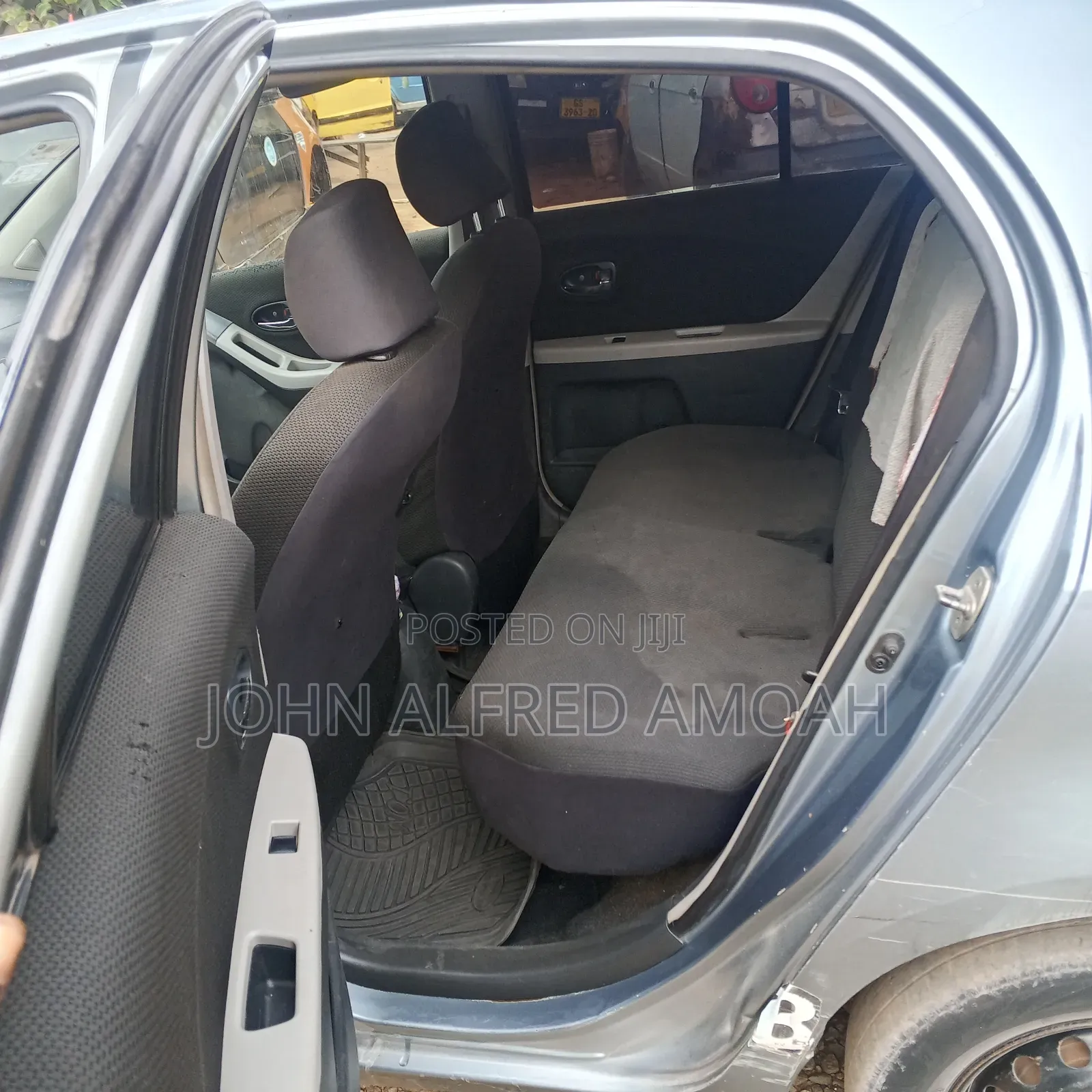 Toyota Vitz 2010 Silver