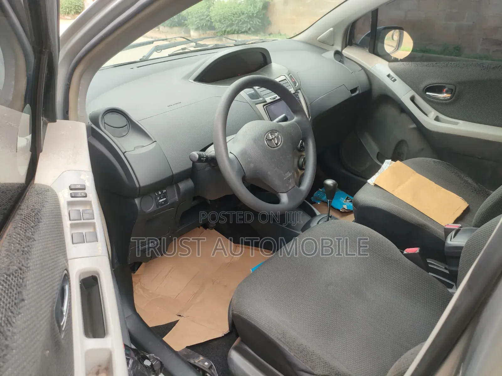 Toyota Vitz 2010 Gray