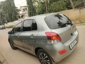Toyota Vitz 2010 Gray
