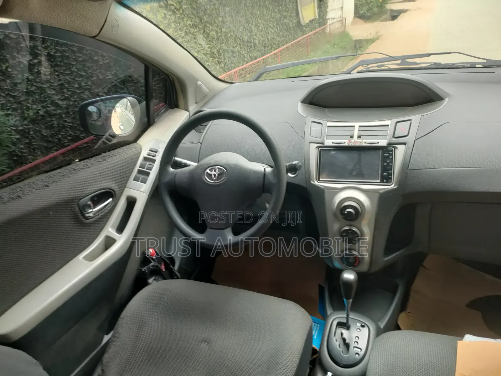 Toyota Vitz 2010 Gray