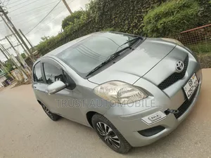 Toyota Vitz 2010 Gray