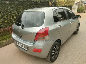 Toyota Vitz 2010 Gray