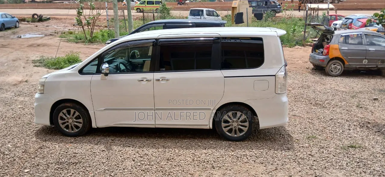 Toyota Voxy 2013 White