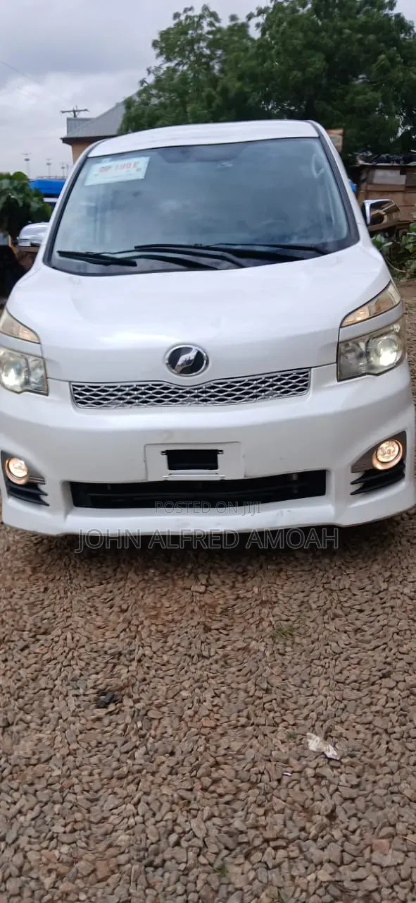 Toyota Voxy 2013 White