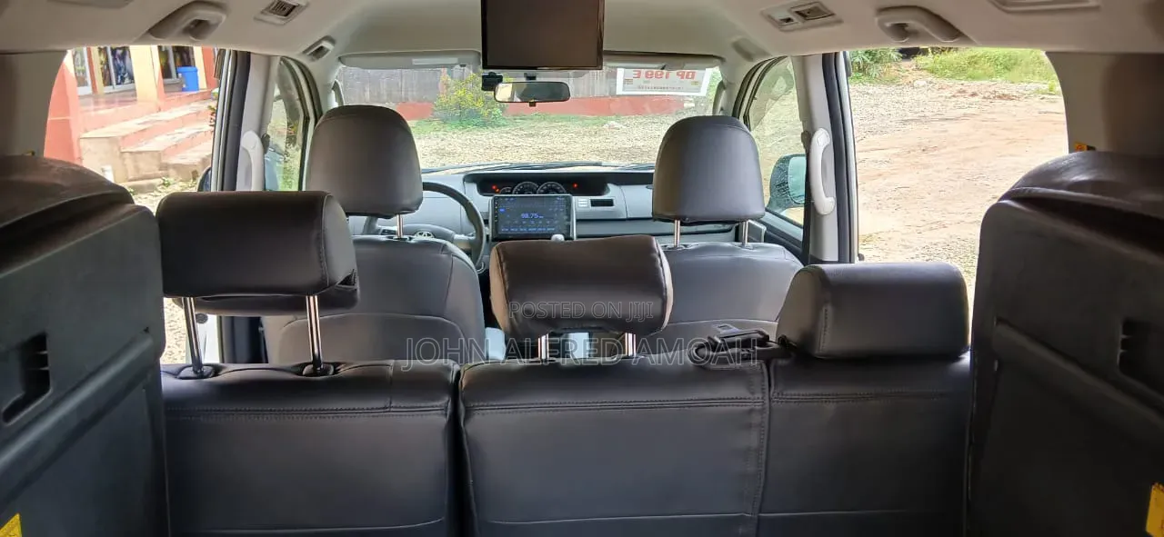 Toyota Voxy 2013 White