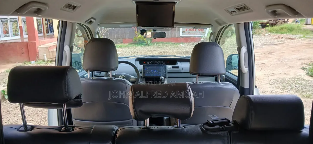 Toyota Voxy 2013 White