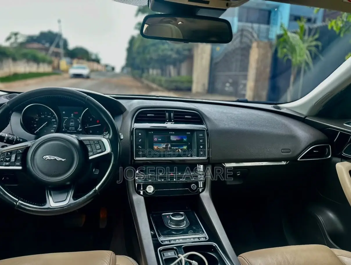 Jaguar XE 2018 Black