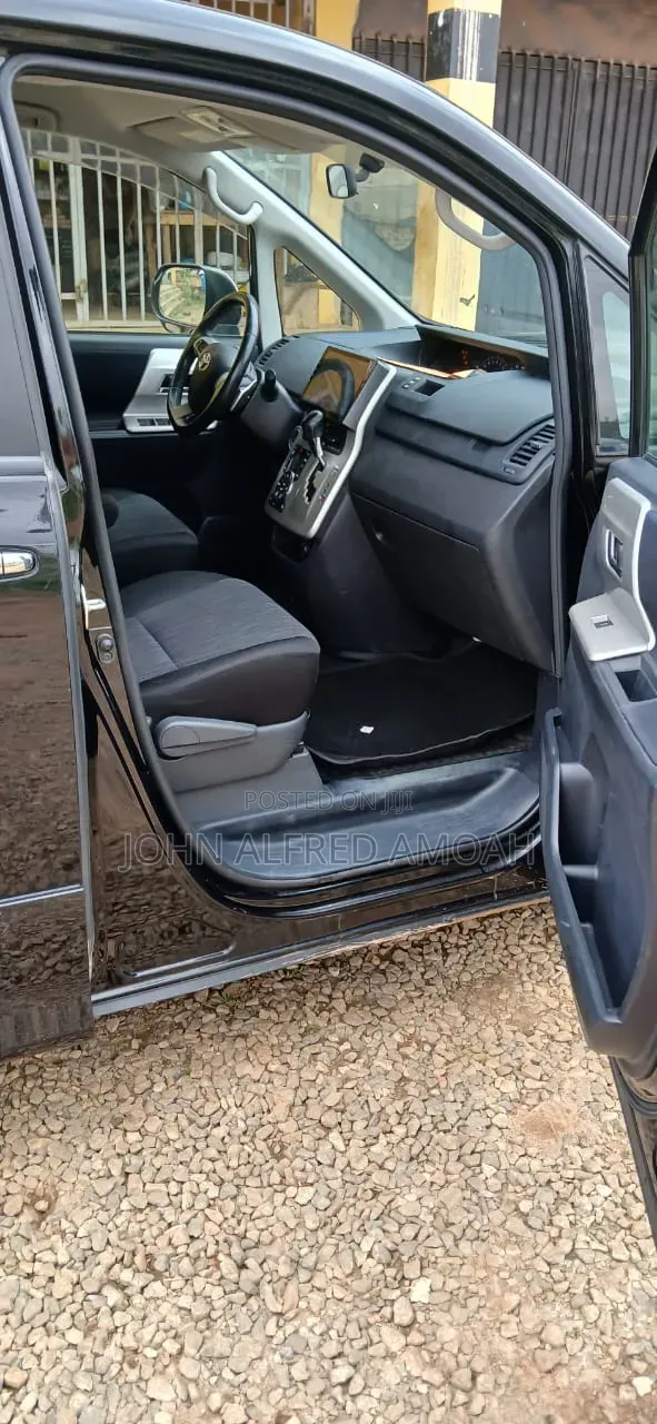 Toyota Voxy 2013 Black