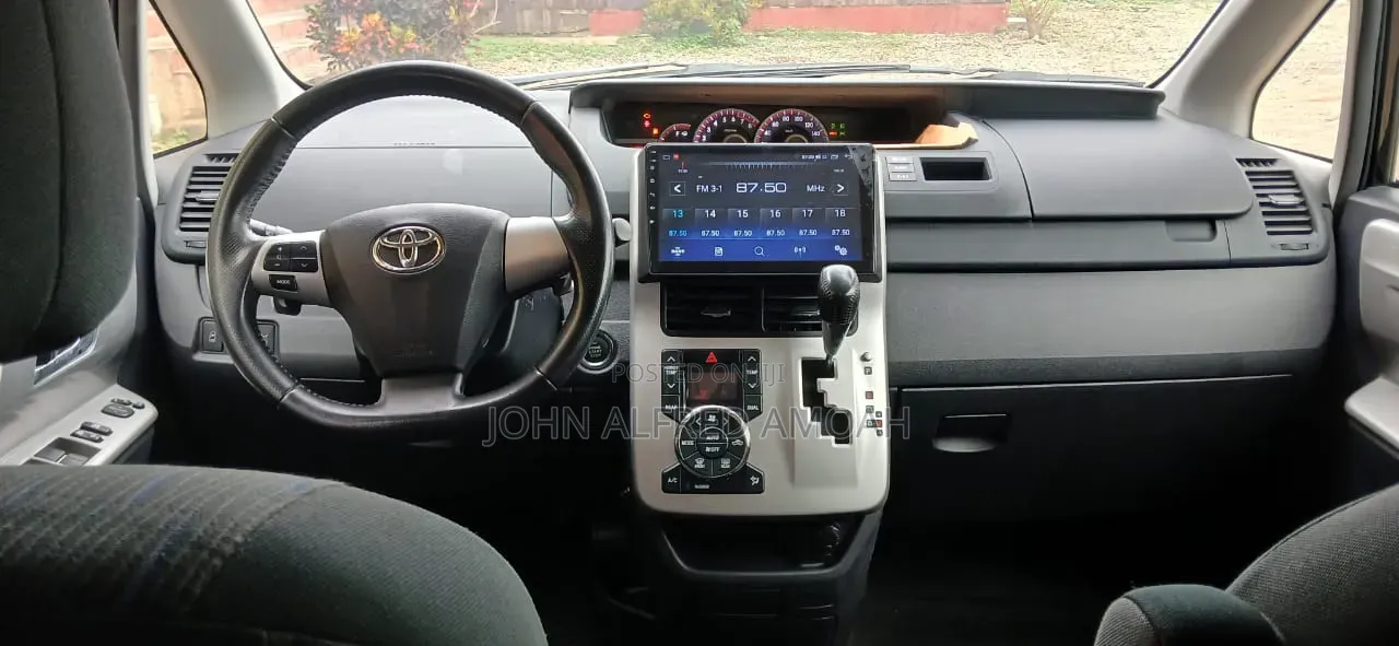 Toyota Voxy 2013 Black