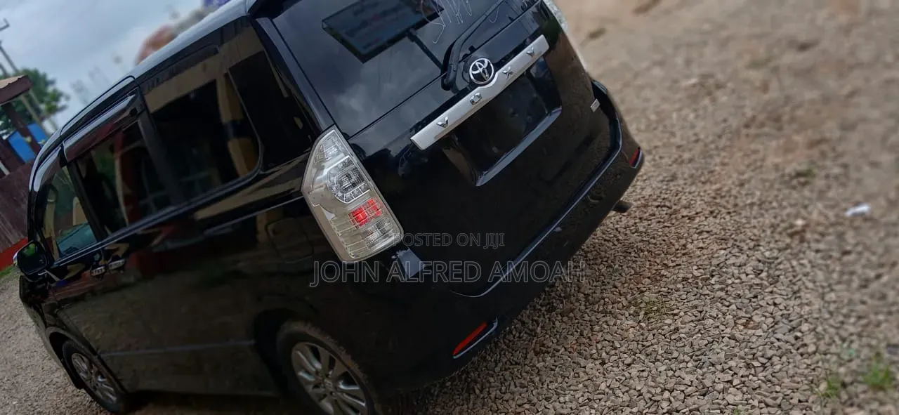 Toyota Voxy 2013 Black