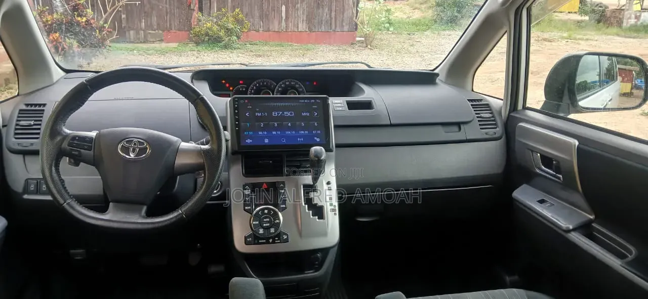Toyota Voxy 2013 Black