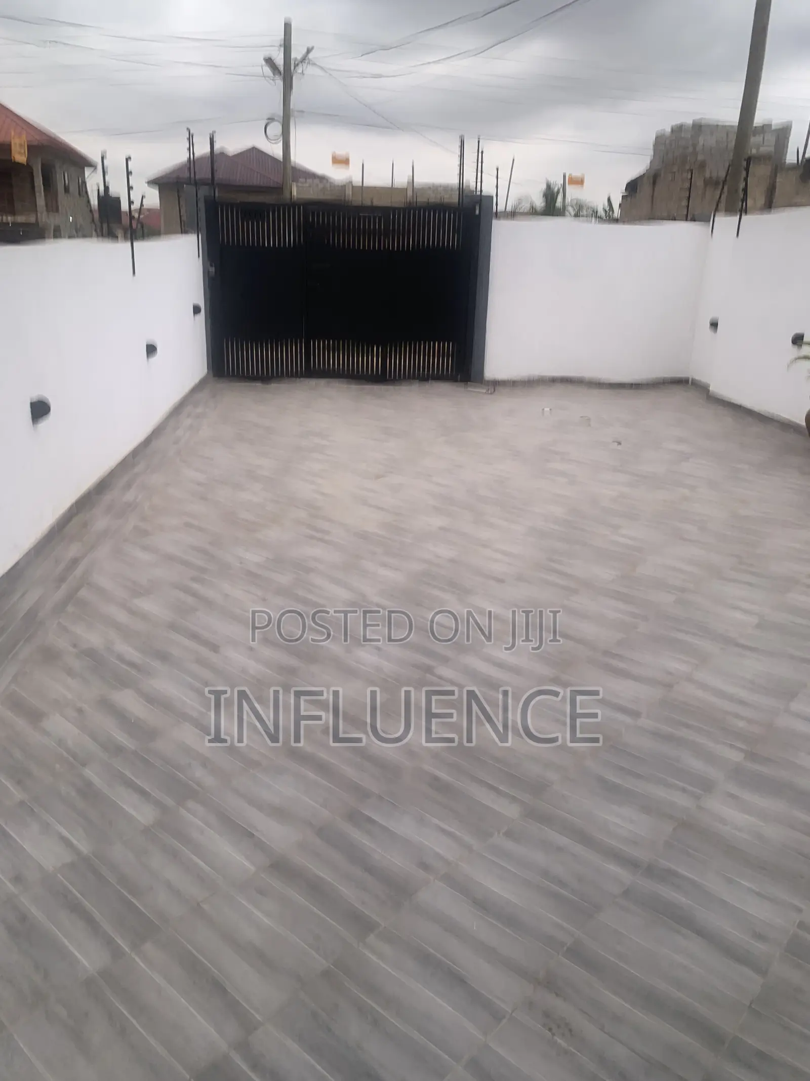 3bdrm House in Lakeside, Accra, East Legon for sale