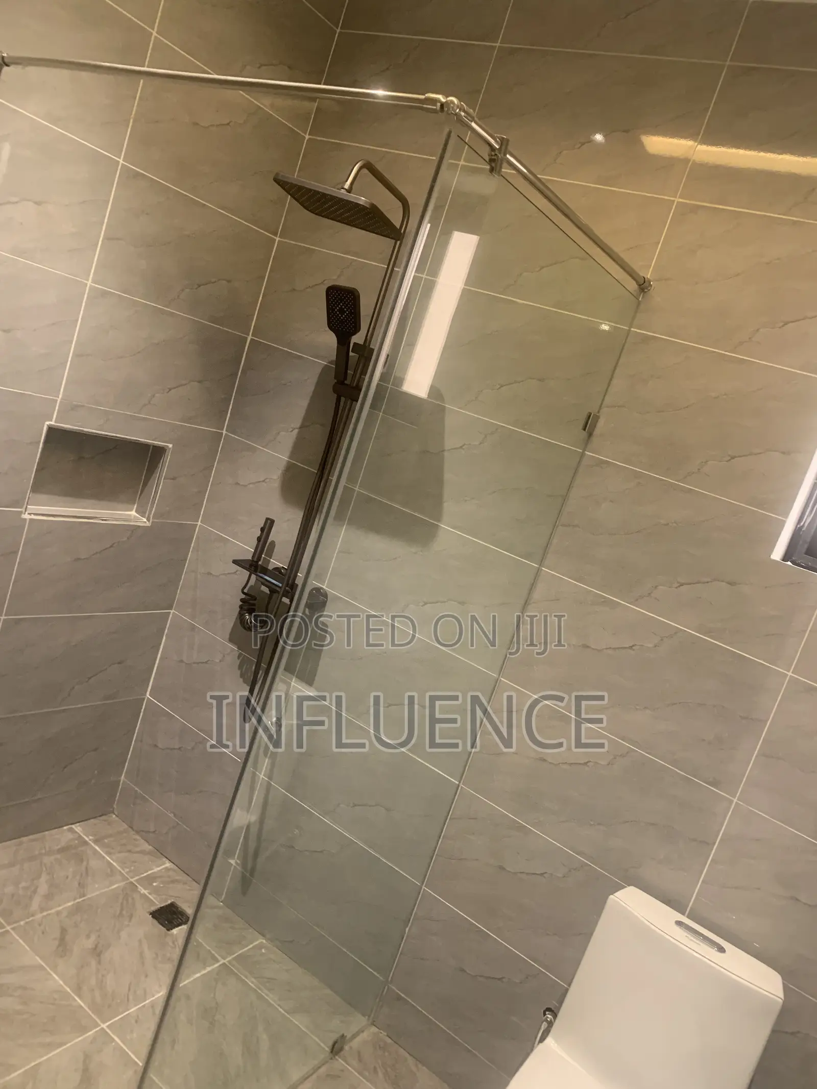 3bdrm House in Lakeside, Accra, East Legon for sale