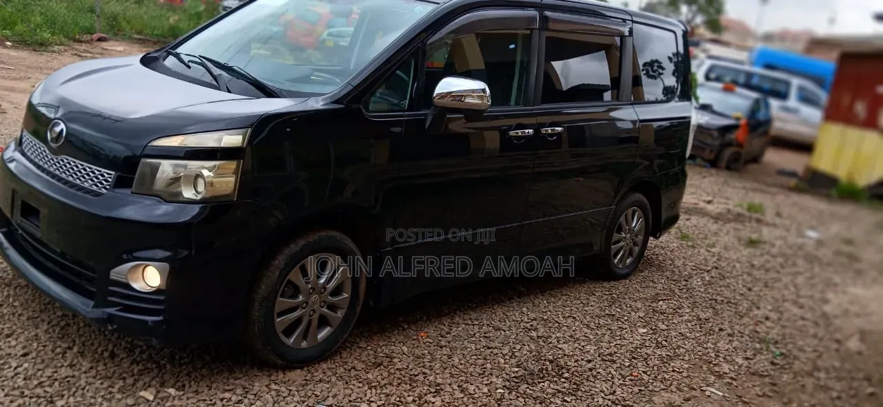 Toyota Voxy 2013 Black