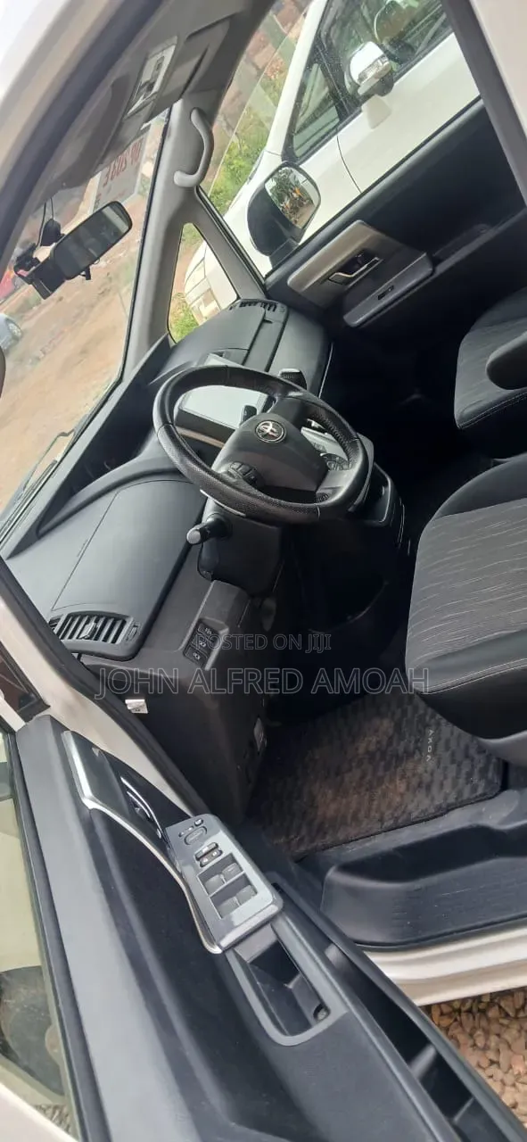 Toyota Voxy 2013 Black