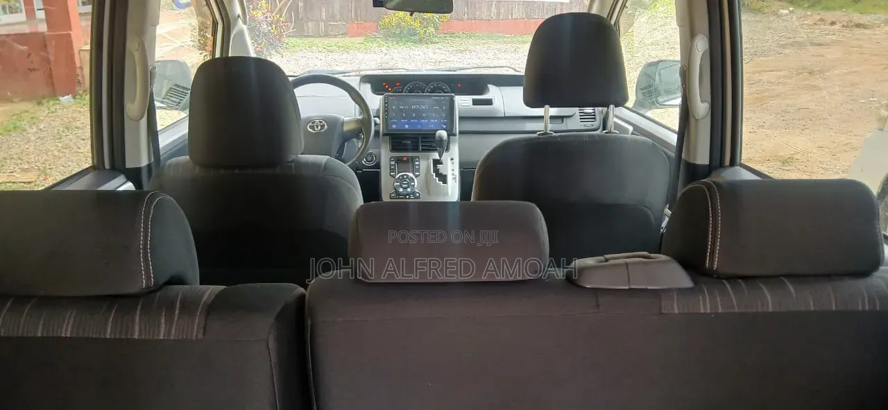Toyota Voxy 2013 Black