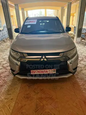 Mitsubishi Outlander ES FWD 2019 Silver