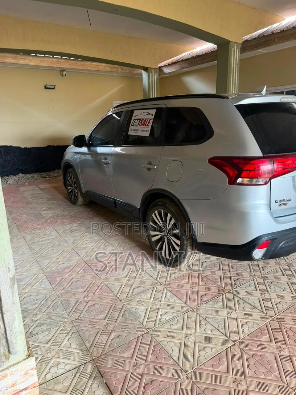 Mitsubishi Outlander ES FWD 2019 Silver
