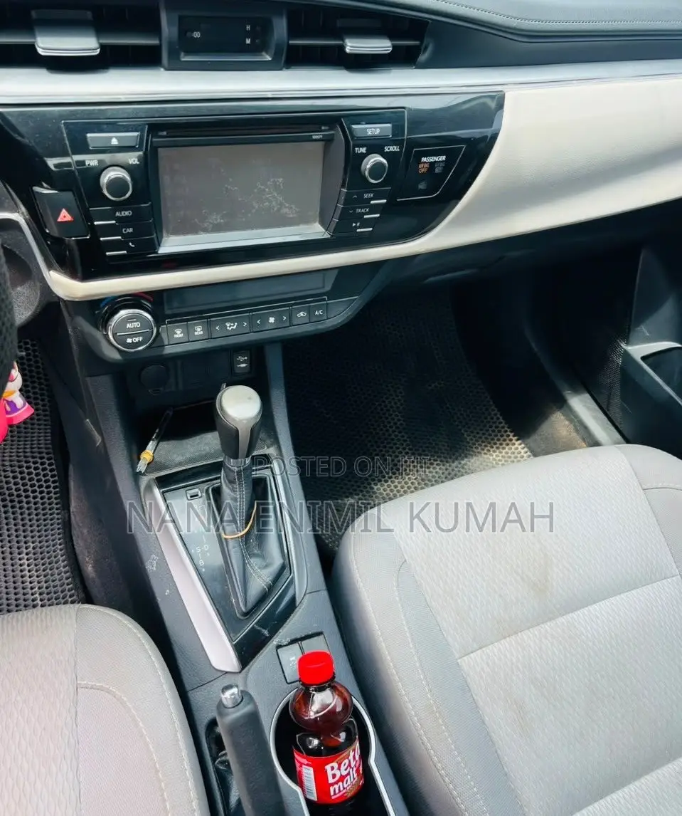 Toyota Corolla LE Premium 4dr Sedan (1.8L 4cyl CVT) 2015 Red