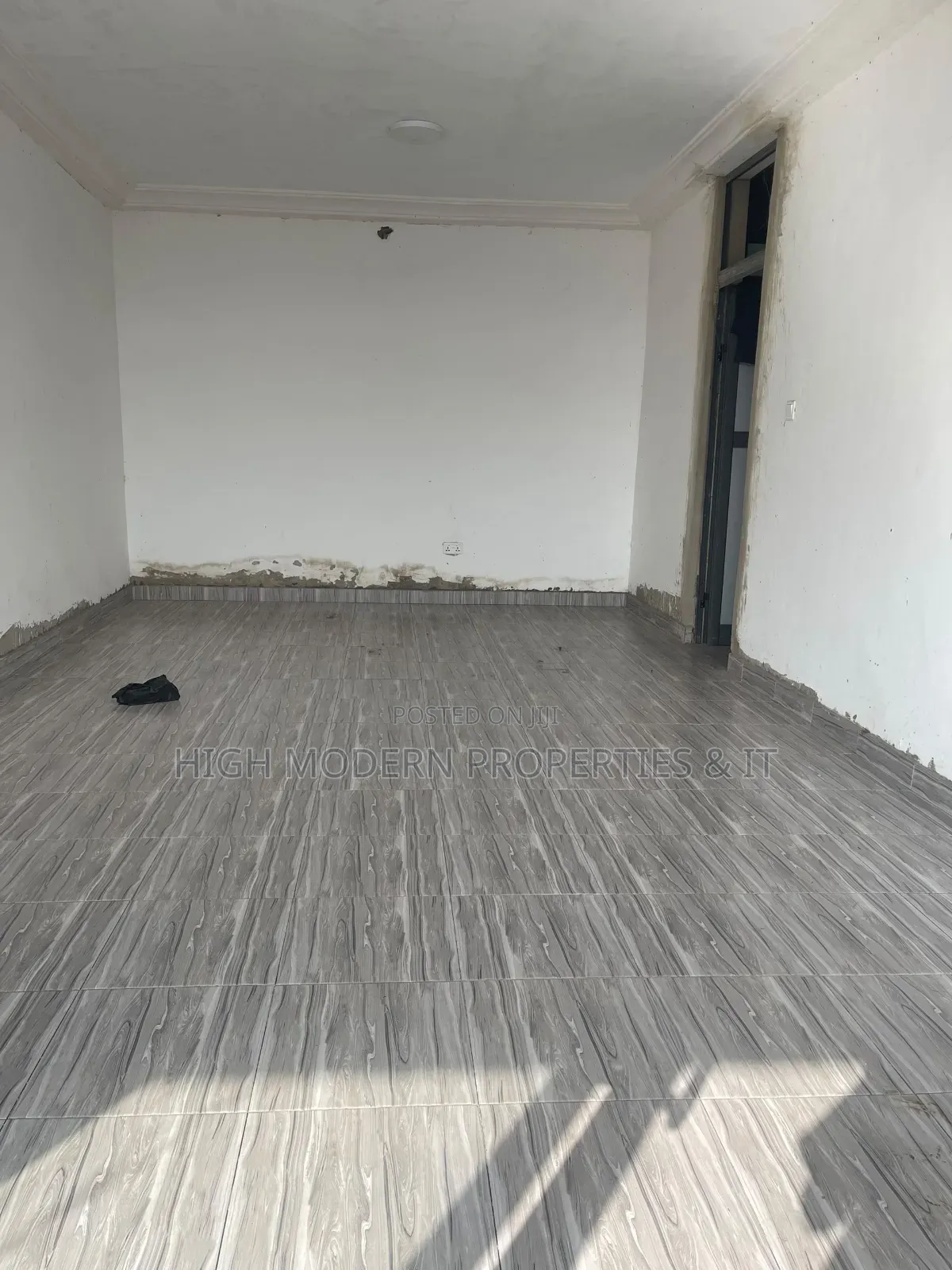 High Modern Spacious Shop for Rent