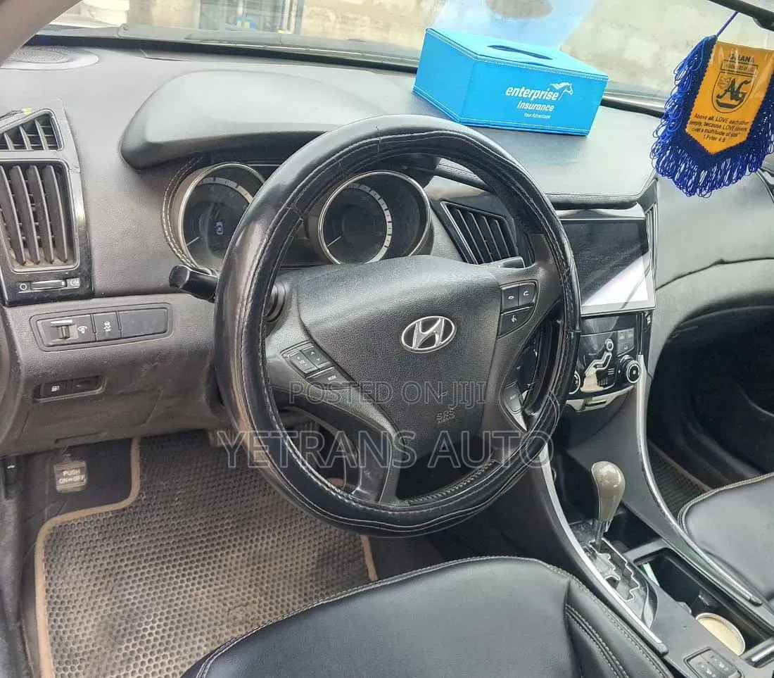 Hyundai Sonata 2010 Silver