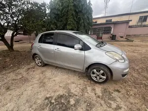 Toyota Vitz 1.0 FWD 3dr 2009 Gray