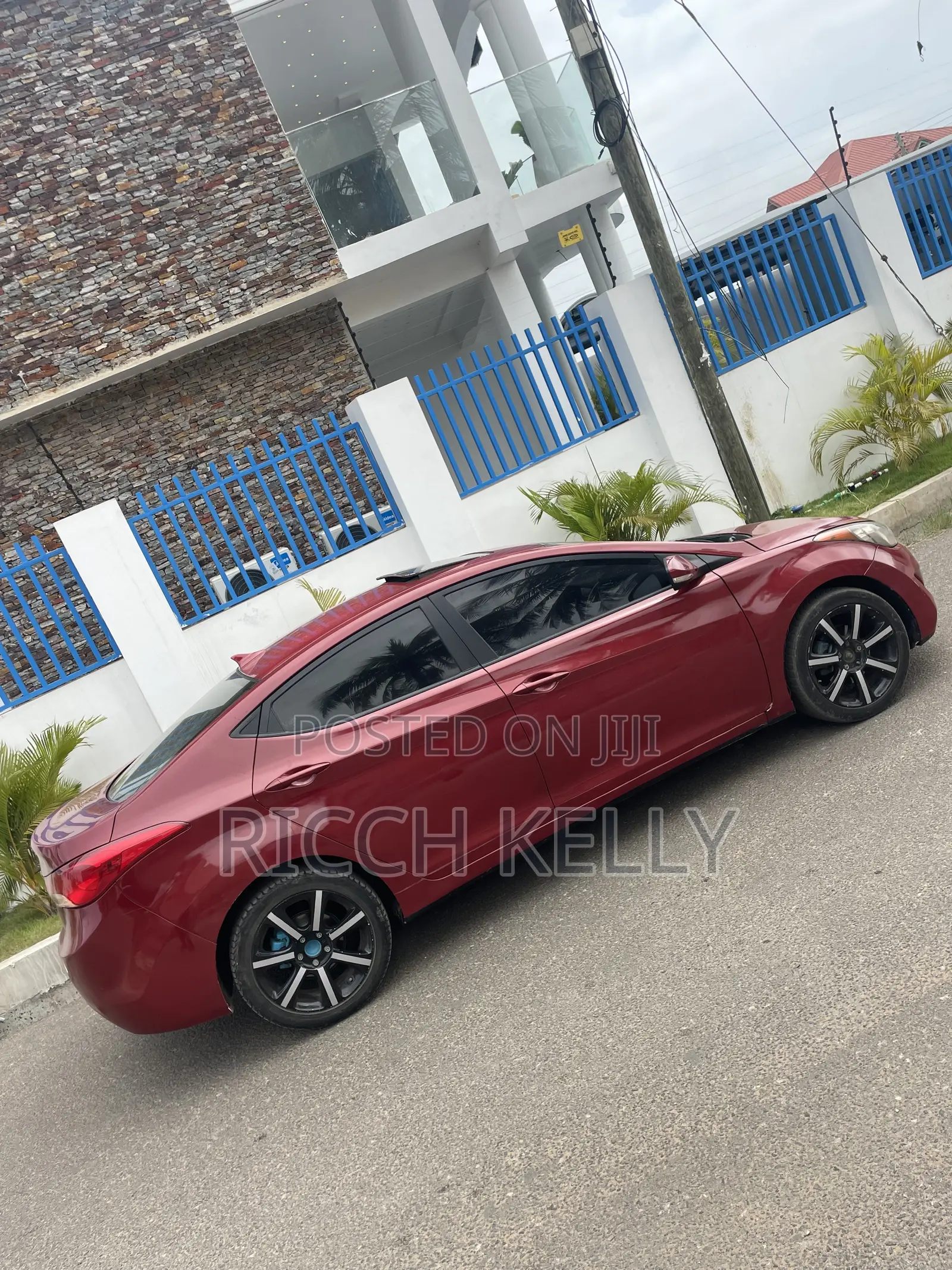 Hyundai Elantra Limited Sedan FWD (1.8L 4cyl 6A) 2013 Red
