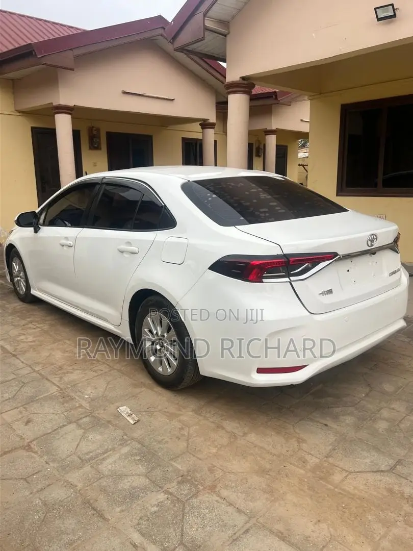 Toyota Corolla L 2021 White