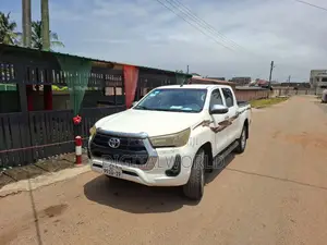 Toyota Hilux Revo Double Cab Deisel 2.4 AWD 2018 White