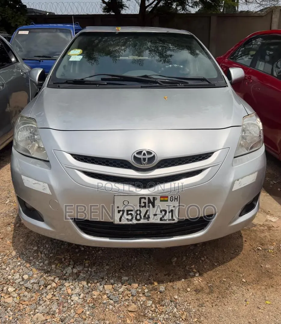 Toyota Belta 2010 Silver