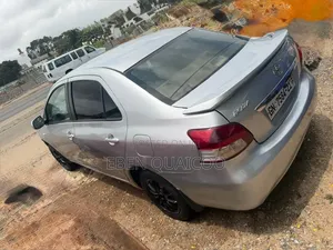 Toyota Belta 2010 Silver