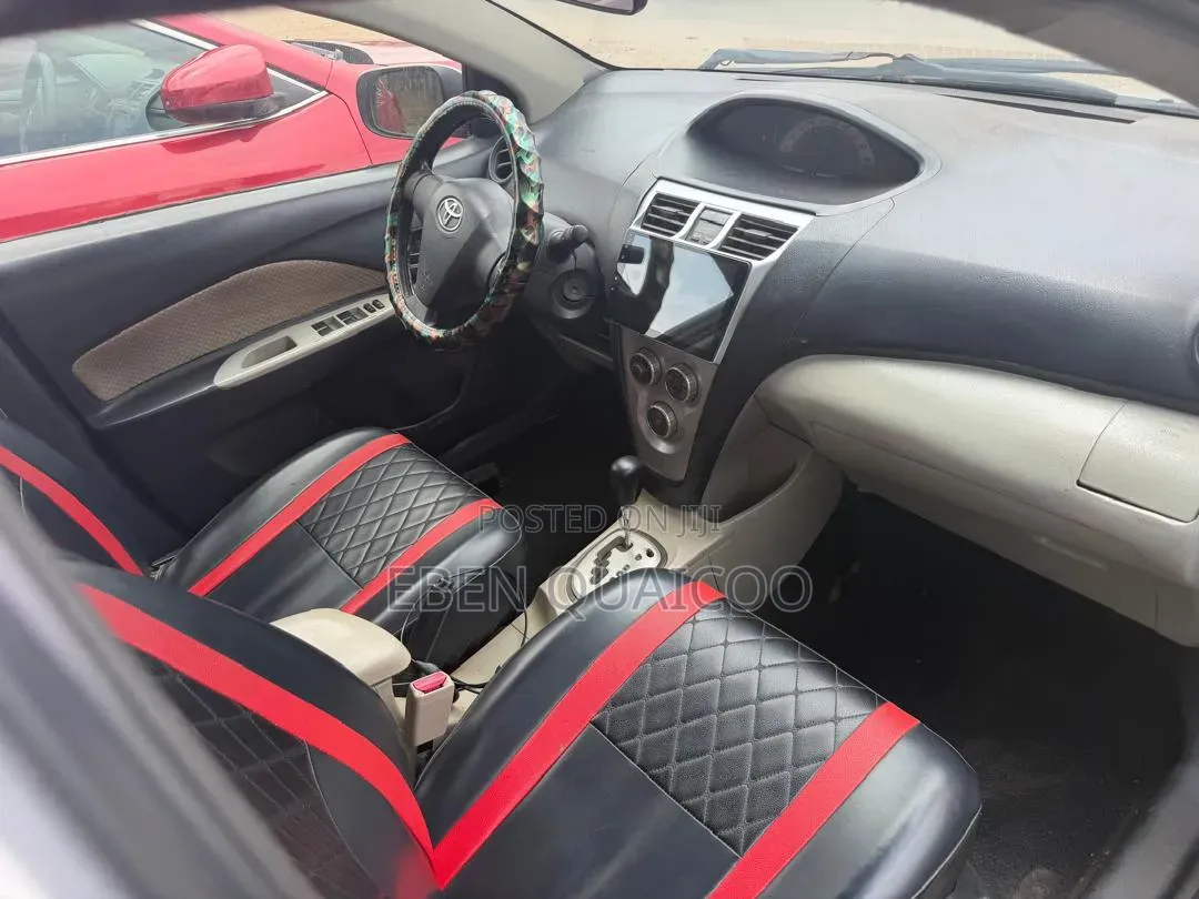 Toyota Belta 2010 Silver
