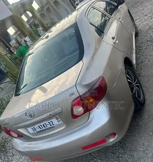 Toyota Corolla LE 4dr Sedan (1.8L 4cyl 4A) 2010 Silver