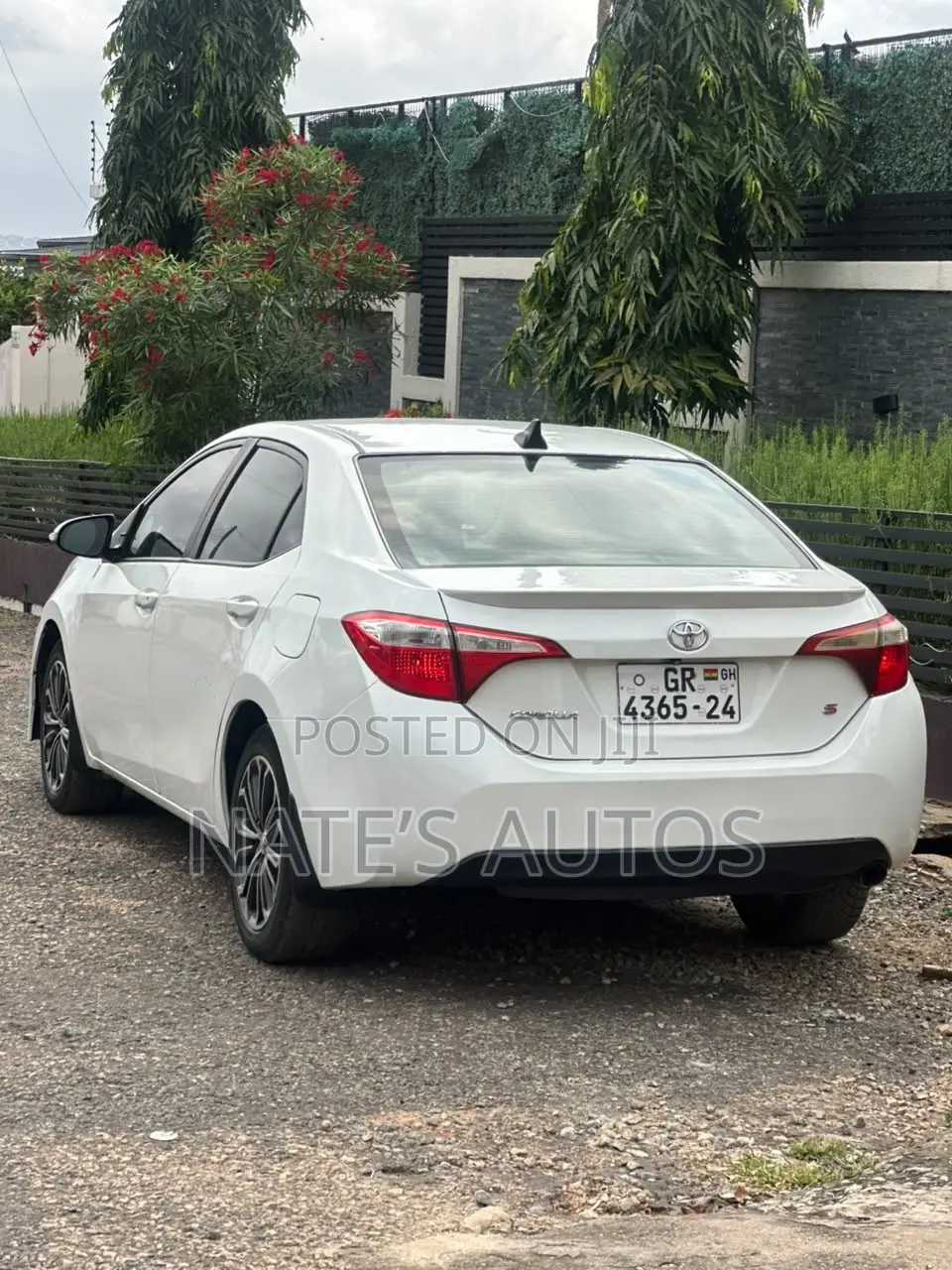 Toyota Corolla S 4dr Sedan (1.8L 4cyl CVT) 2016 White
