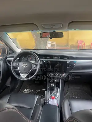 Toyota Corolla LE (1.8L 4cyl 2A) 2018 Black