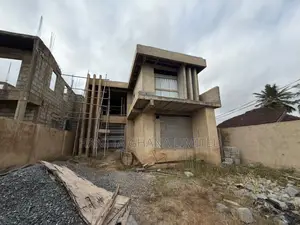 4bdrm House in Adenta, Housing Down for sale