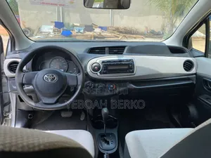 Toyota Vitz 2012 Silver