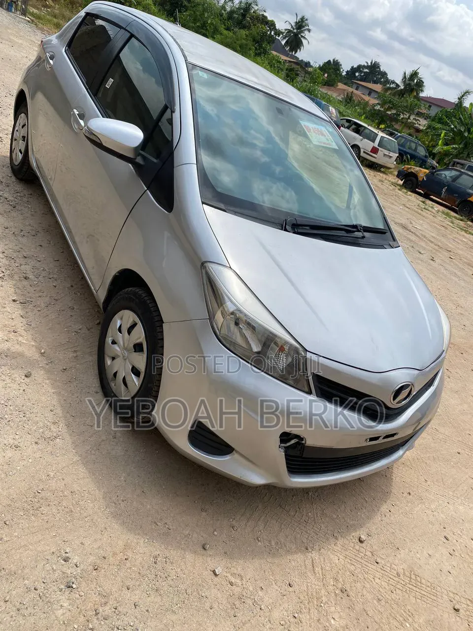 Toyota Vitz 2012 Silver