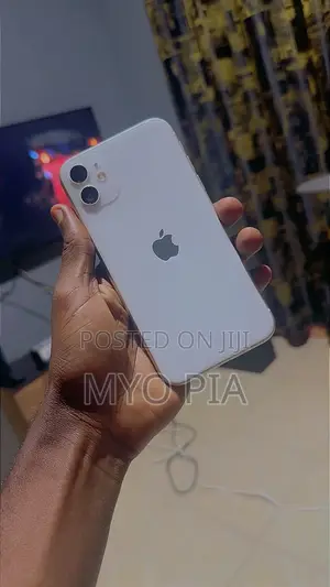 New Apple iPhone 11 128 GB White