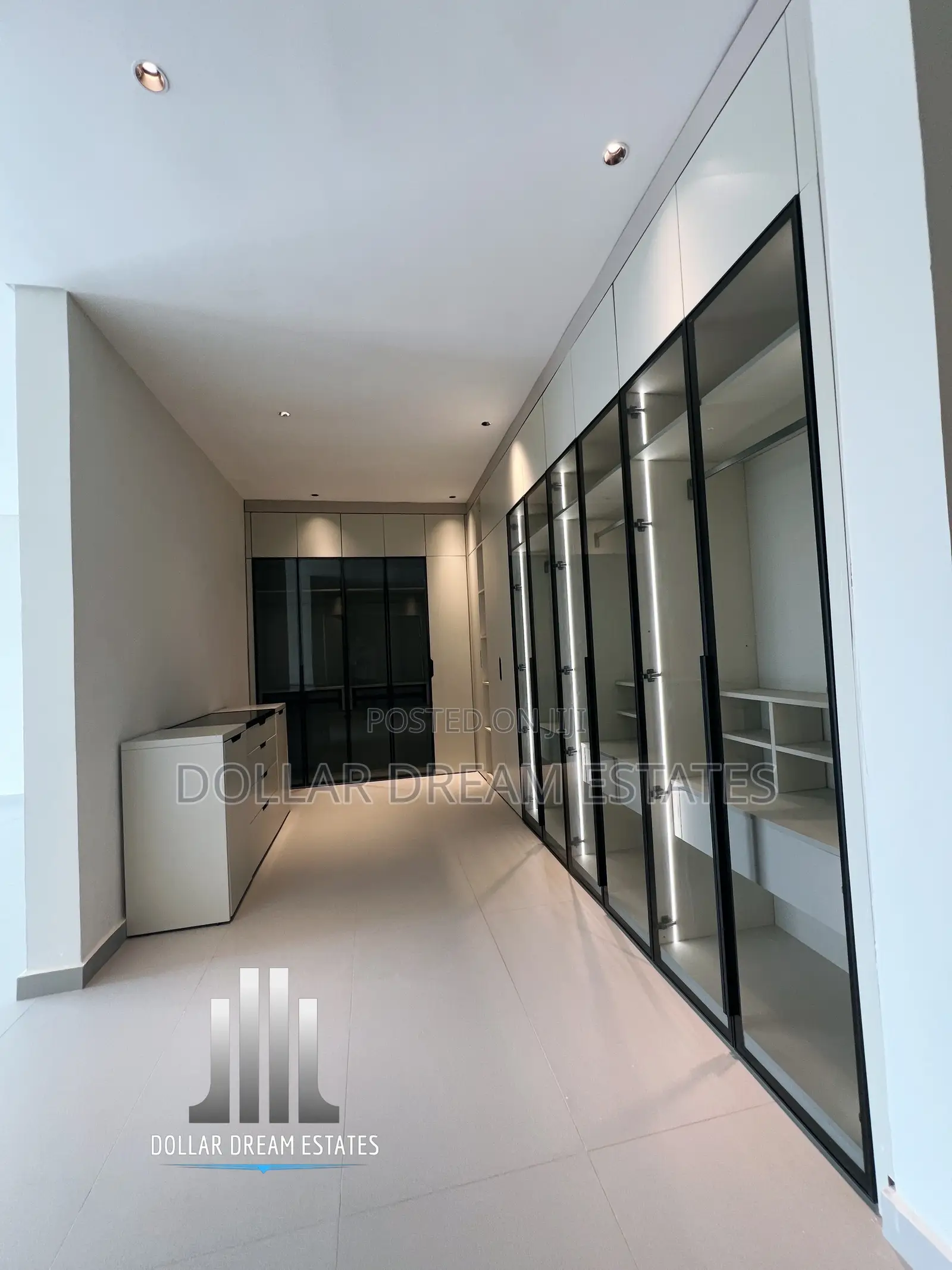 6bdrm House in Adjiriganor for sale