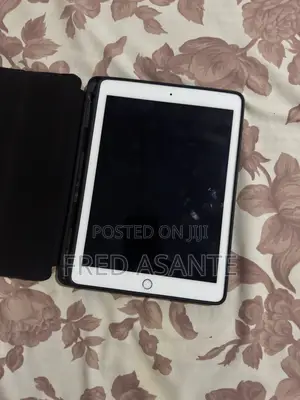 Apple iPad 2 Wi-Fi + 3G 64 GB