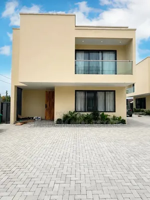 4bdrm Townhouse / Terrace in East Legon, A&C Mall Area for rent